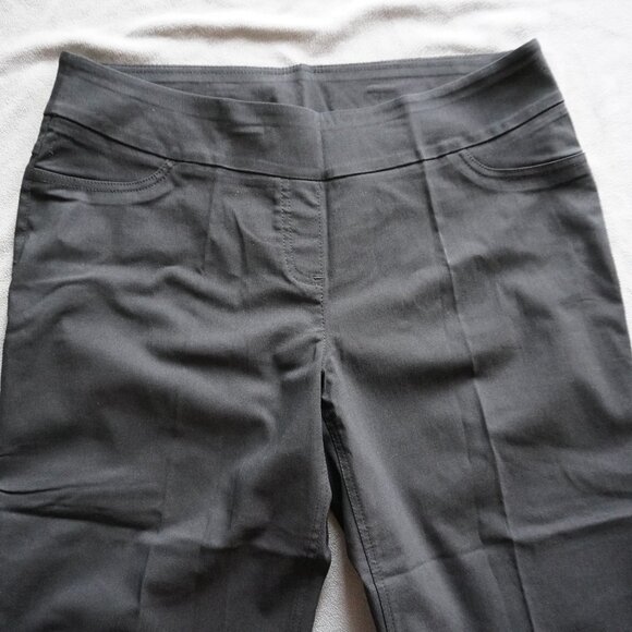 ALIA, Size 16, Lot #:44 - Picture 7 of 8